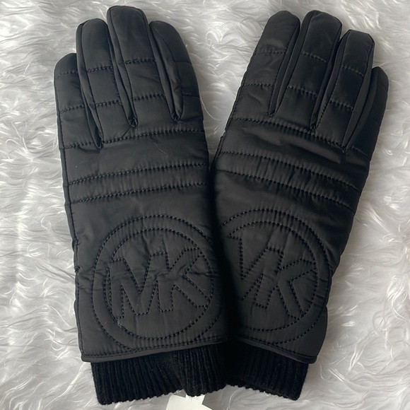Brand New Michael Kors Black Touchscreen Stitch Logo Detail Gloves - Picture 2 of 11